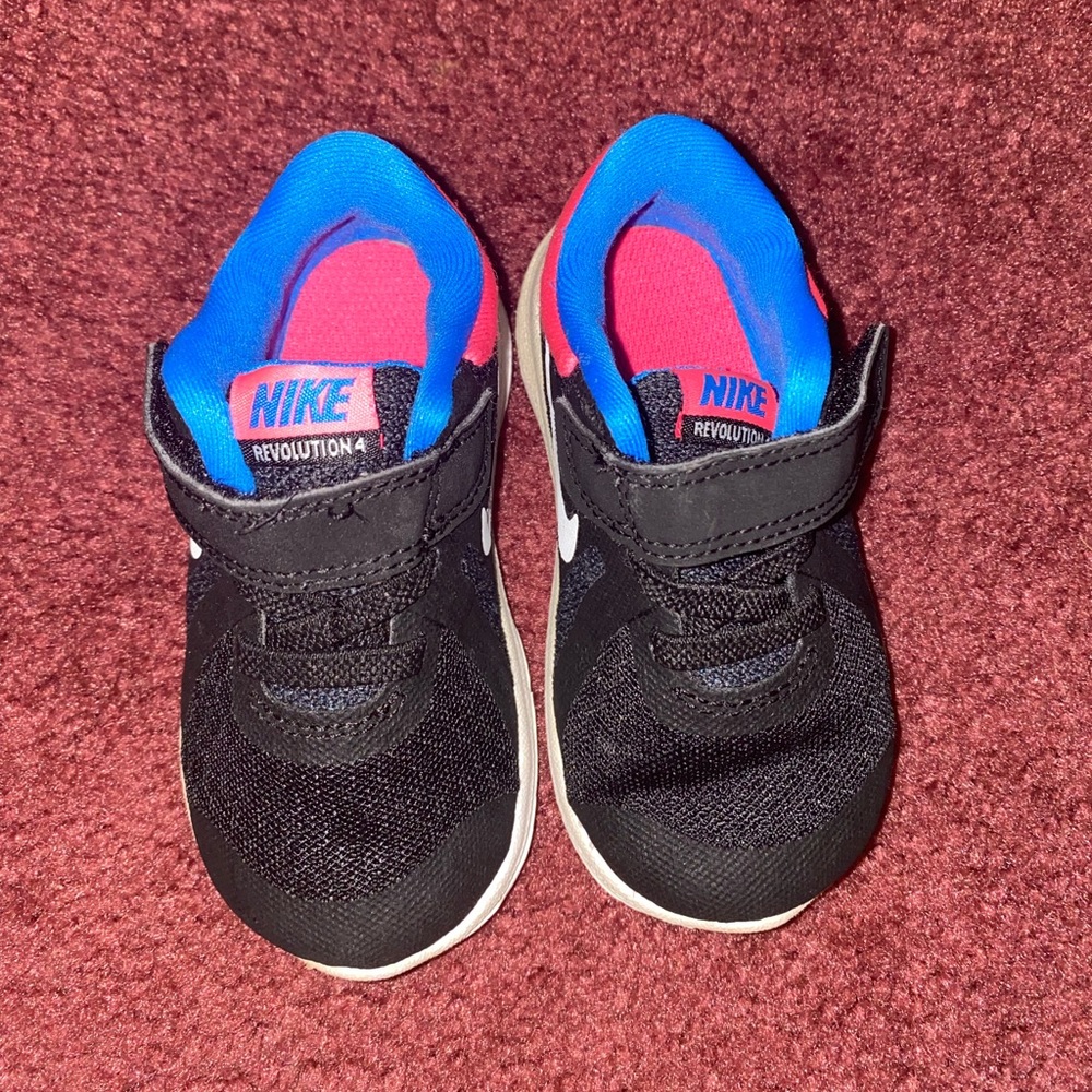 Girls Nikes